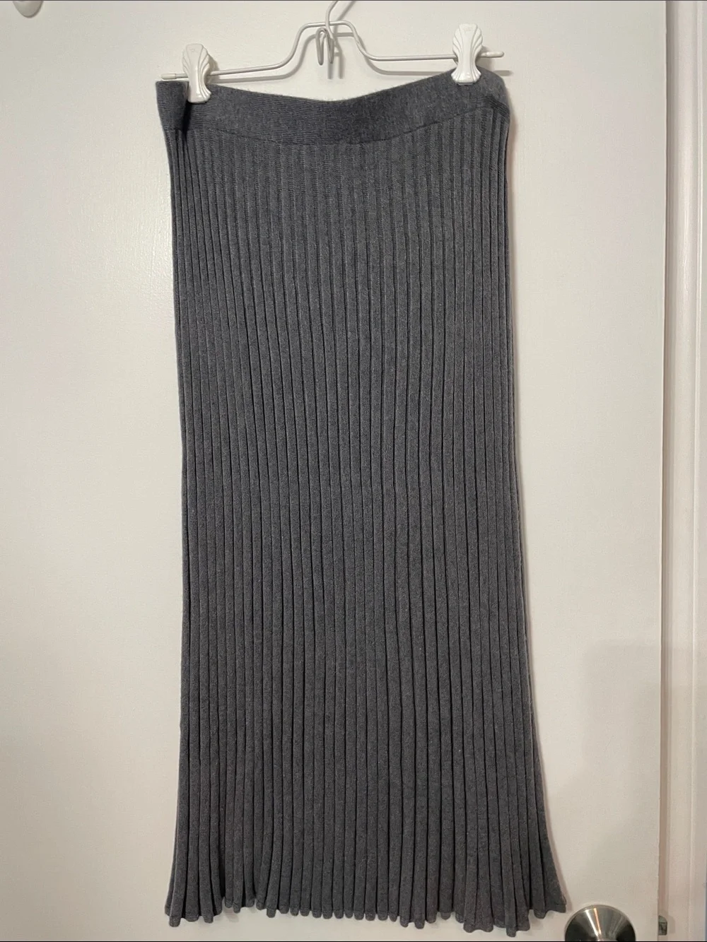 Pleated sweater skirt - Picture 1 of 2